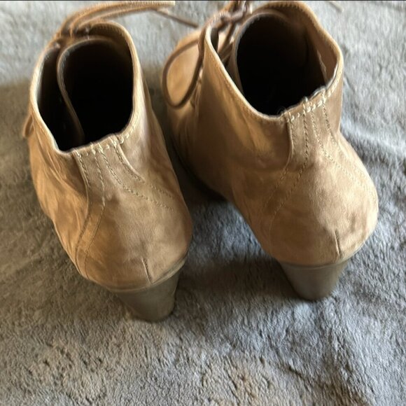 Taupe Suede Ankle Booties Round Toe Short Heel MIA Size 8.5 - Picture 7 of 10
